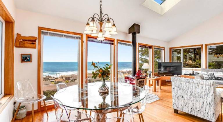 House | Next to the beach | Pets allowed — photo 2