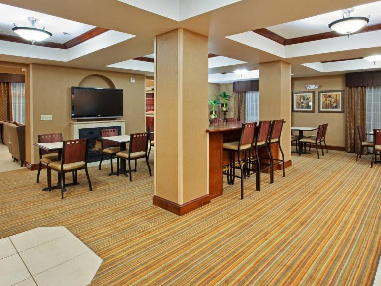 Holiday Inn Express & Suites Willows by IHG — photo 5