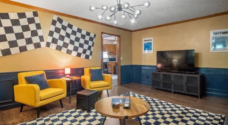 Vacation home with hot tub in Charlotte, NC