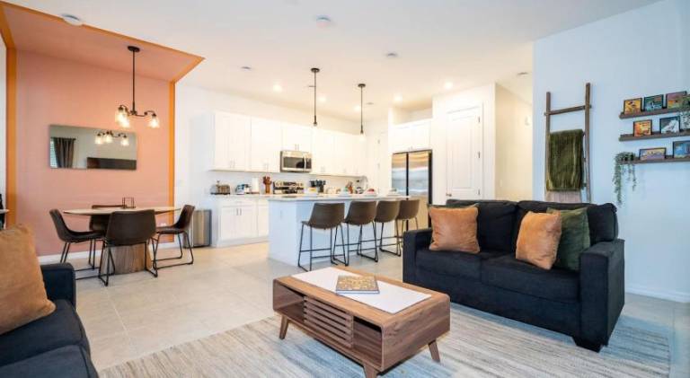 Vacation home with pool | Suitable for remote work | Pet-friendly — photo 2