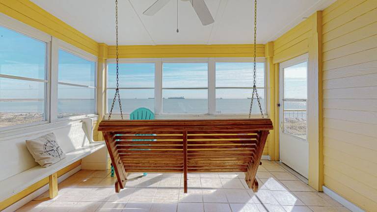 Family-oriented lovely vacation home with patio | Dogs allowed — photo 2