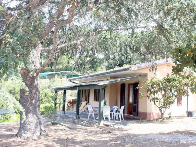 Vacation home with barbeque & yard | Sea view — photo 5