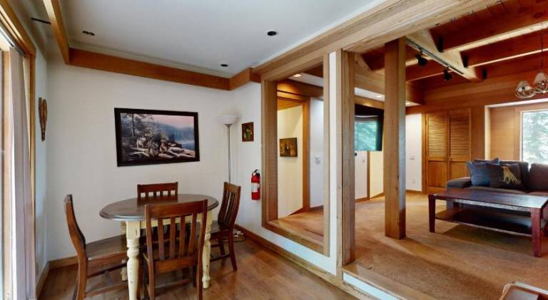 Vacation home with hot tub | Pets allowed — photo 4