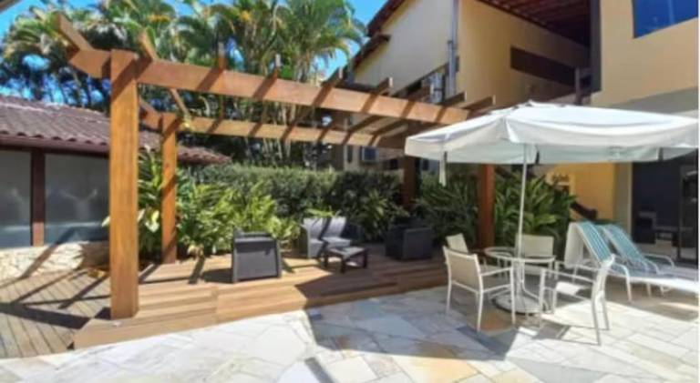 Holiday apartment with pool in Bertioga