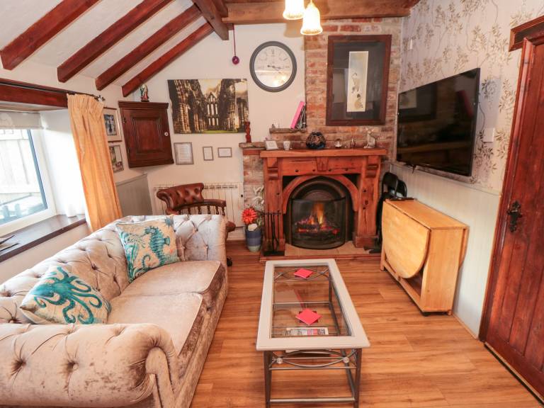 Cottage with yard in Whitby