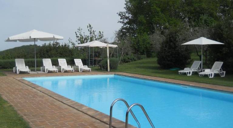Farm with garden, pool & barbecue — photo 3