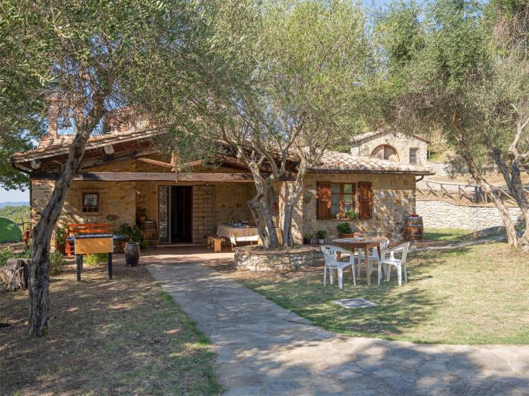 Family-friendly beautiful vacation home with yard, barbeque & private pool | Pets are welcome — photo 4