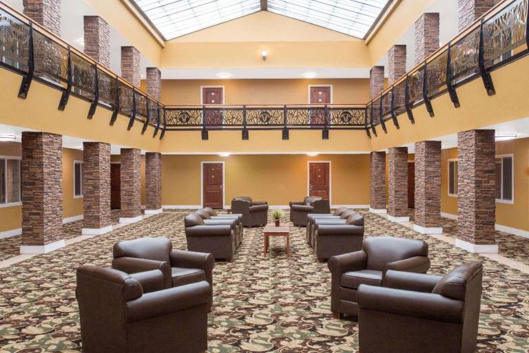 Ramada by Wyndham Elko Hotel at Stockmen's Casino — photo 3