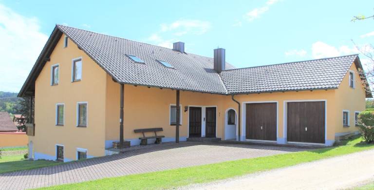 Ferienwohnung 100 m² mit sonniger Terrasse