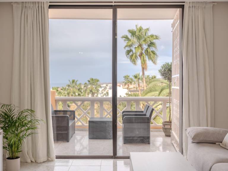 Apartment with terrace | Sea view — photo 2
