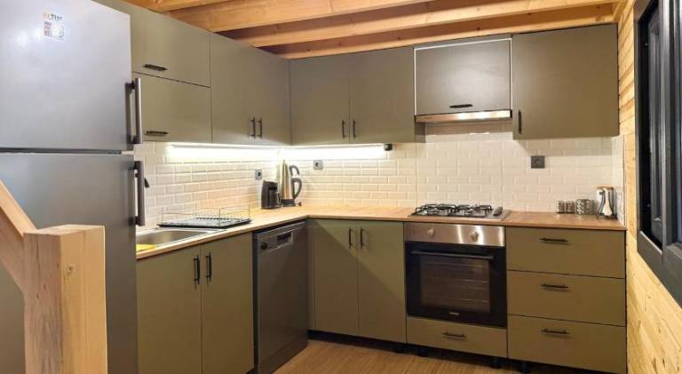 Fully equipped beautiful villa with hot tub, BBQ & patio | Perfect for remote work | Pets are welcome — photo 5