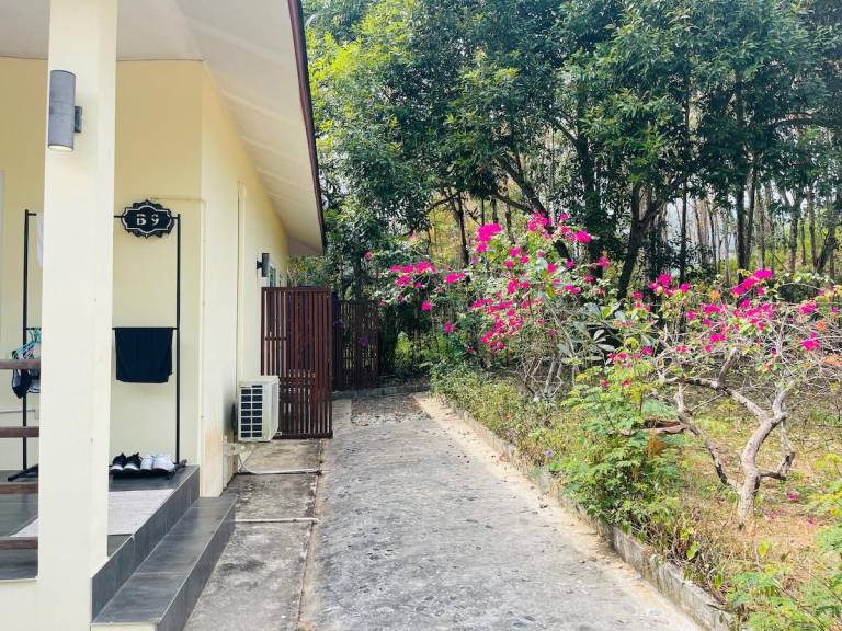 Bungalow with patio & yard | Pets allowed — photo 4