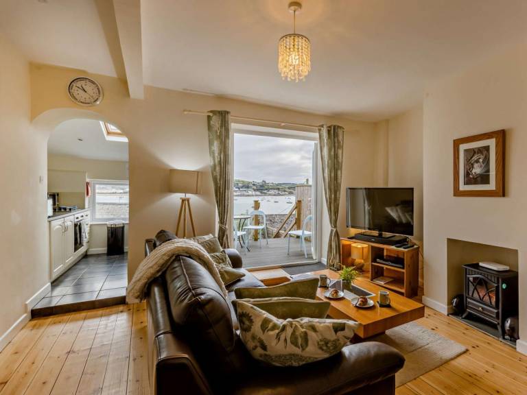 Cottage with garden | Water view — photo 2