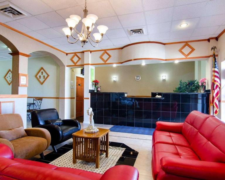 Knights Inn & Suites Emporia — photo 3
