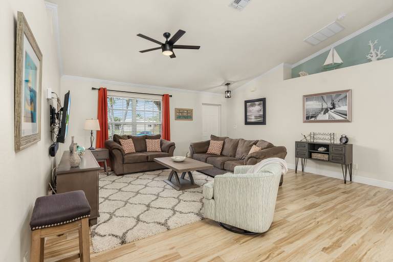 House with terrace, barbecue & private pool | Water view — photo 4