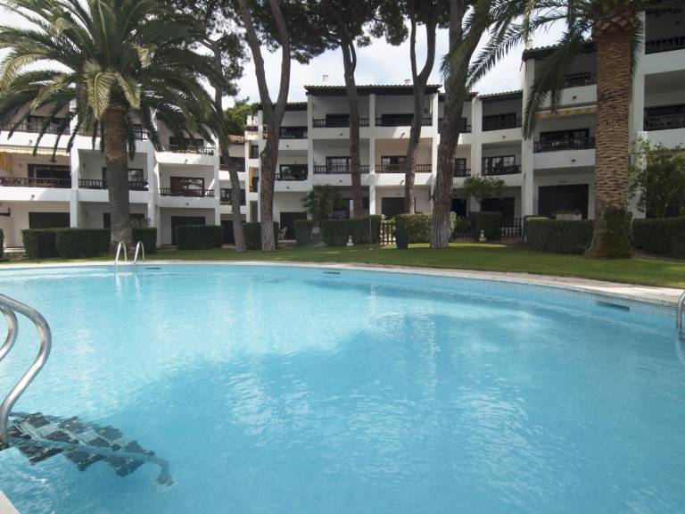 Apartment with garden & pool — photo 3