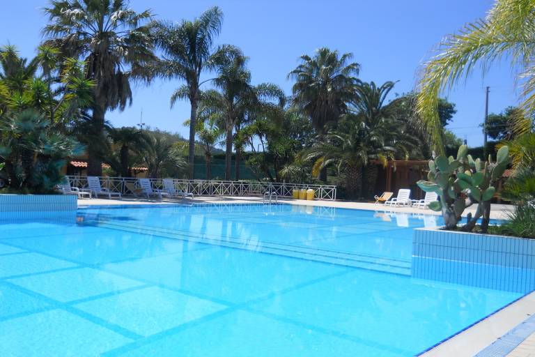 Vacation home with pool, yard & terrace | Nature view | Pets are welcome — photo 3