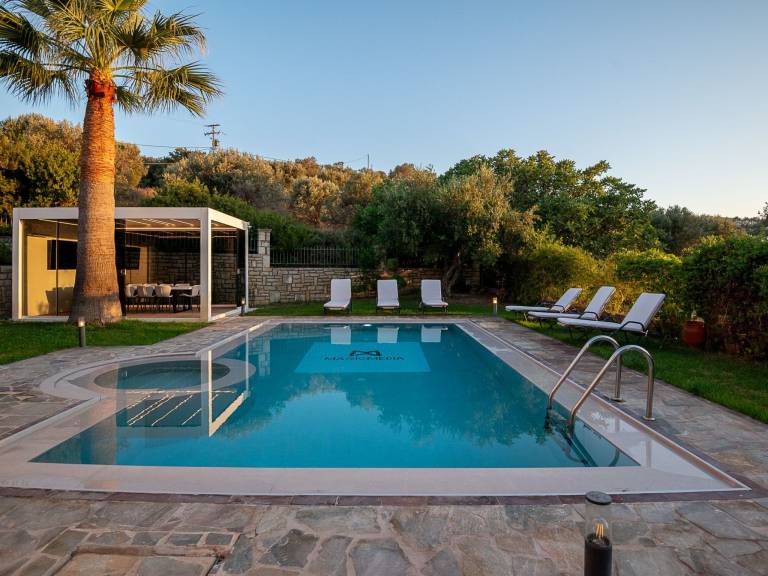 House with private pool, yard & BBQ | Good for workation in Rethymno