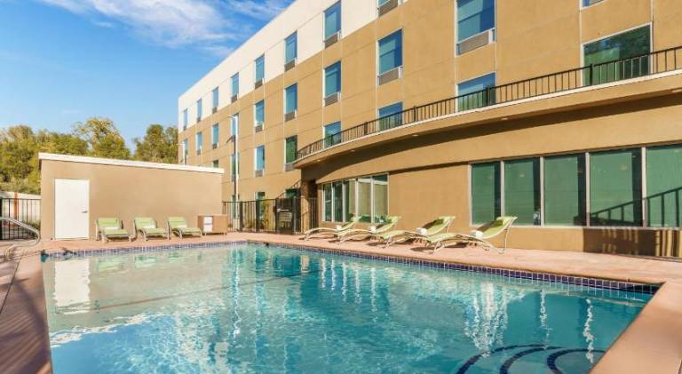 Holiday Inn Express And Suites OAKHURST-YOSEMITE PARK AREA By IHG — photo 3