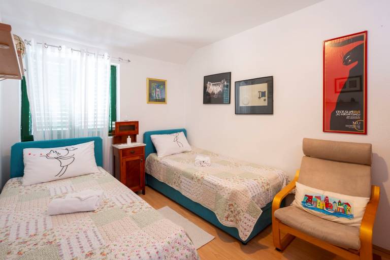 Rental apartment with barbecue, patio & garden | Mountain view | Close to the beach | Dogs allowed — photo 4
