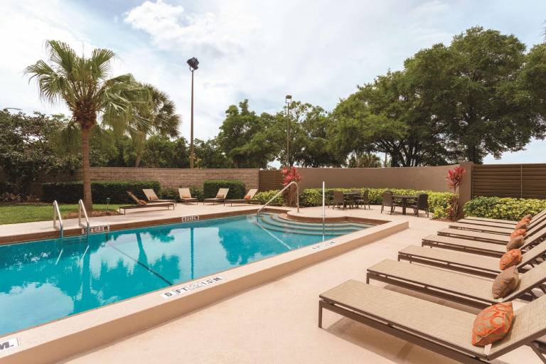 Embassy Suites by Hilton Orlando International Drive ICON Park — photo 5