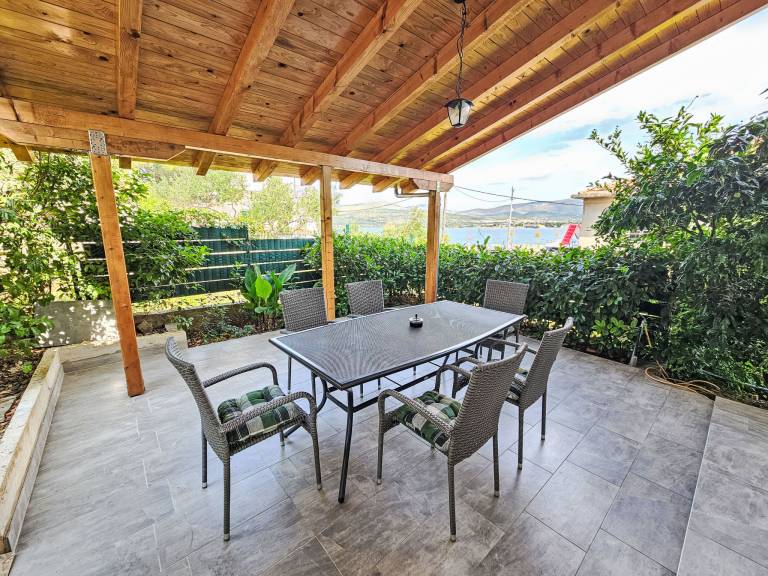 Apartment with patio & grill — photo 3