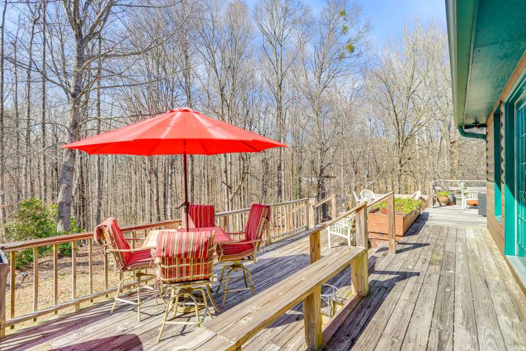 Large Deck: Luxe 6-Acre Retreat in Dahlonega! — photo 2