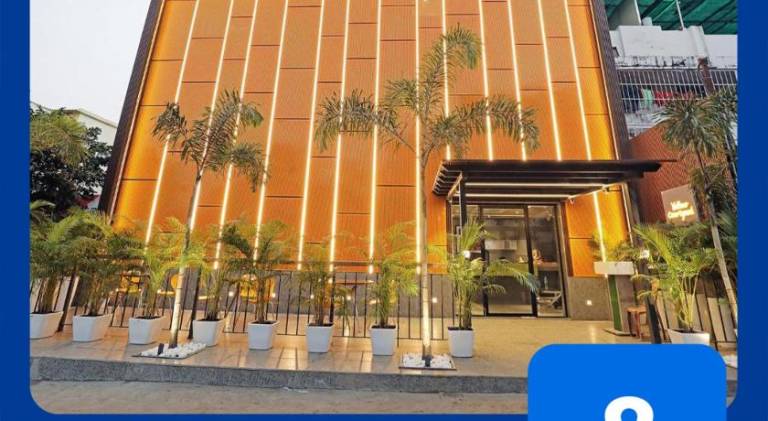 Townhouse 713 Oasis Yellow Courtyard