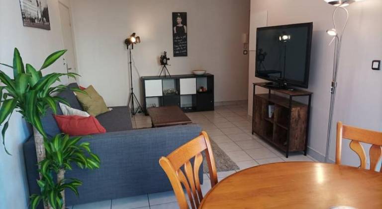 Holiday apartment with 1 room for 4 persons in Venissieux