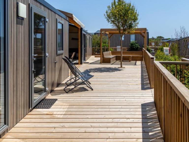 Family-friendly mobile home with terrace & heated pool | Next to the beach | Pets are welcome — photo 4