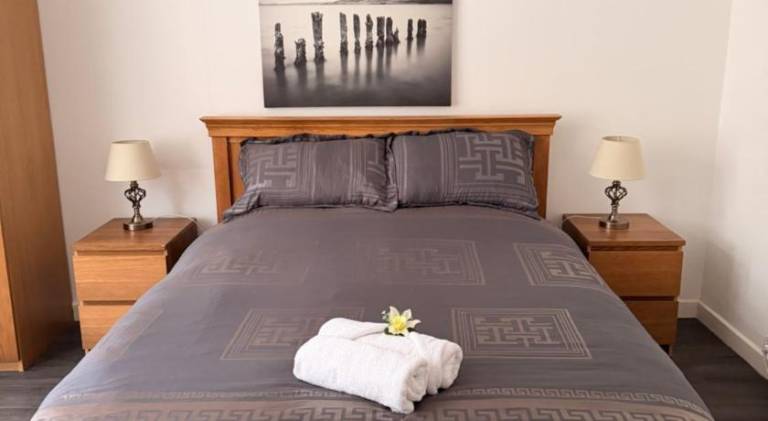 Beautiful holiday apartment | Next to Cardiff Castle | Pets are welcome — photo 2
