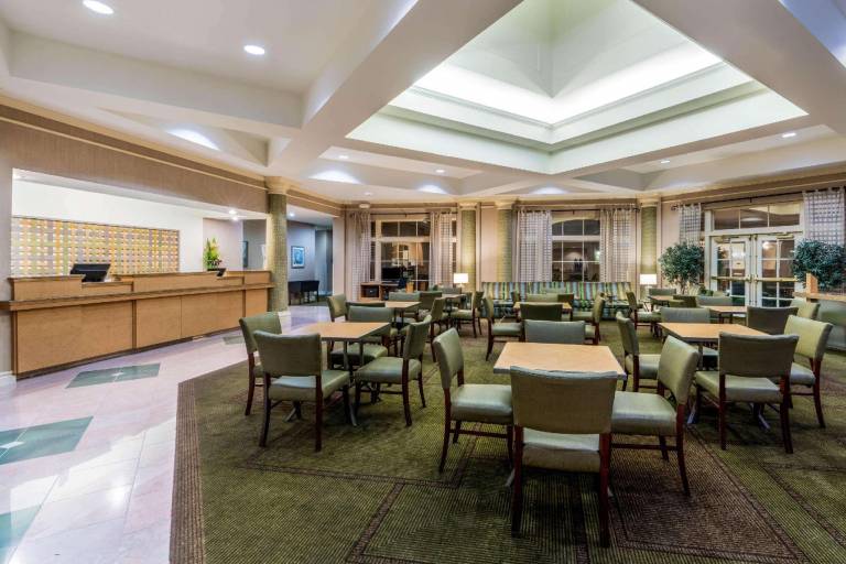 La Quinta Inn & Suites by Wyndham Phoenix West Peoria — photo 2