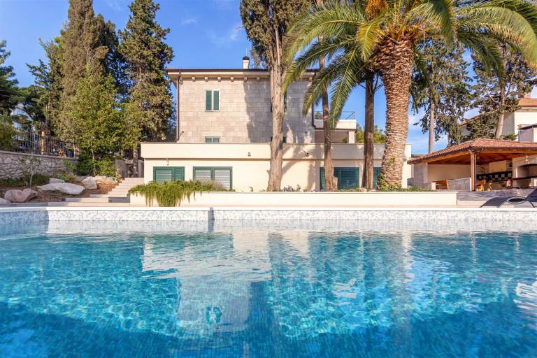 Villa with pool, terrace & BBQ | Pool view — photo 3