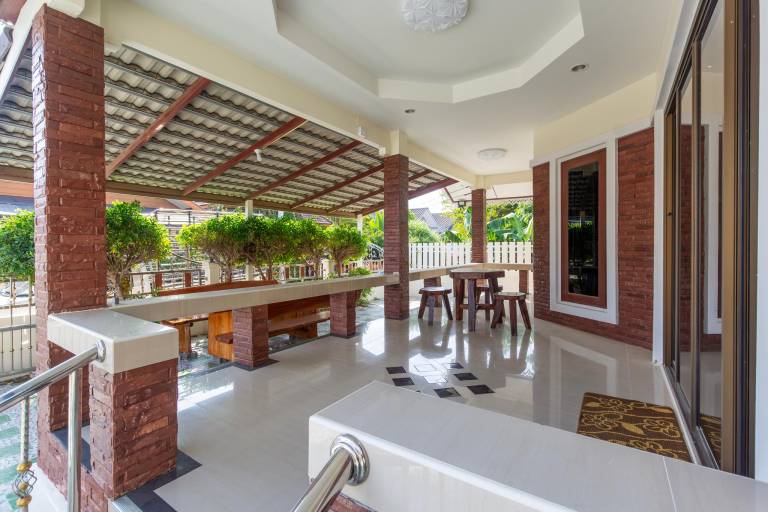 Vacation home with jacuzzi — photo 3