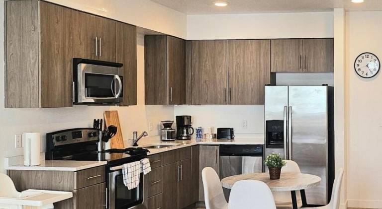 Rental apartment with pool & hot tub — photo 4