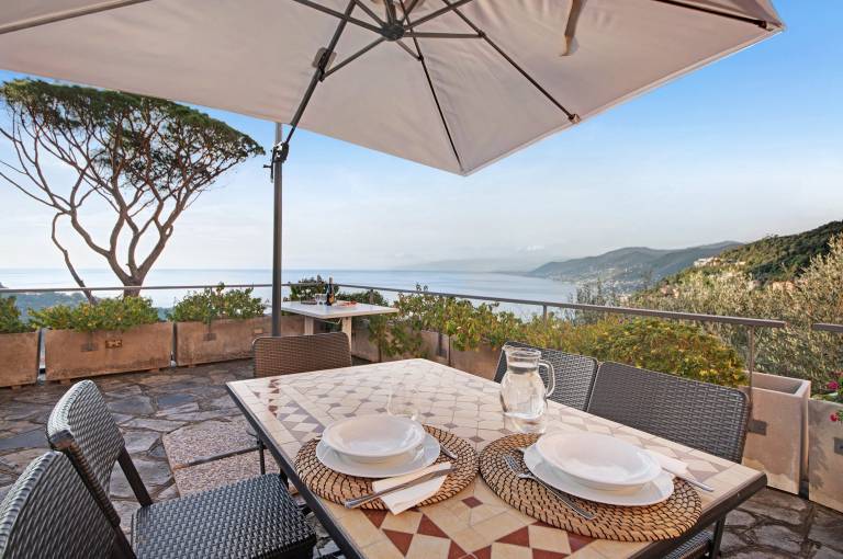 Rental apartment with patio & yard | Sea view — photo 3