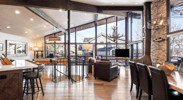 Ski In and Out, Short Walk or Drive to Ski and Bike Access, Private Hot Tub, Sleeps 6 in Park City, UT