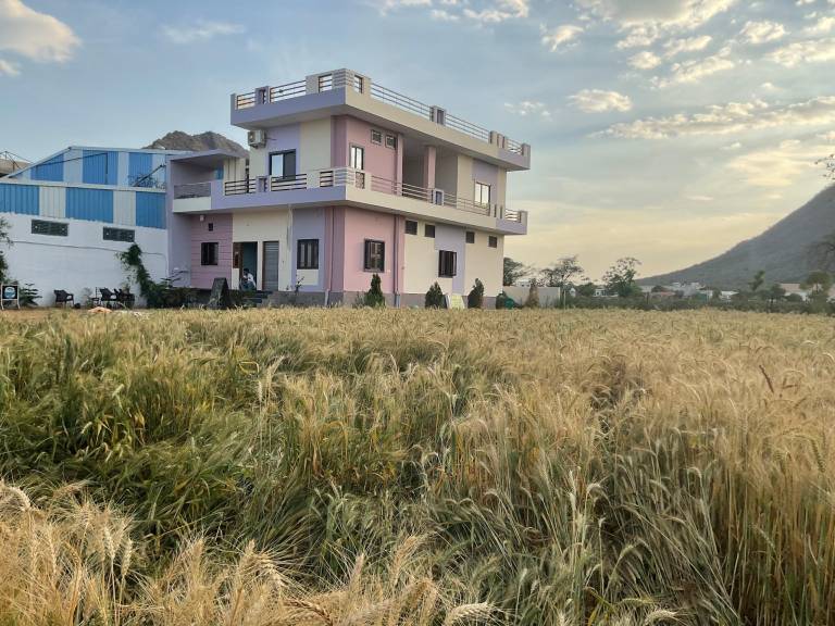 9999 m&sup2; Villa