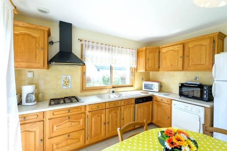 Family-friendly nice villa with barbeque, yard & patio | Pool view | Beach nearby | Dogs allowed — photo 2