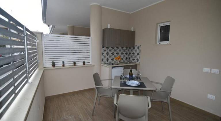 Beautiful serviced apartment with patio | Beach nearby | Perfect for remote work | Dogs allowed — photo 4