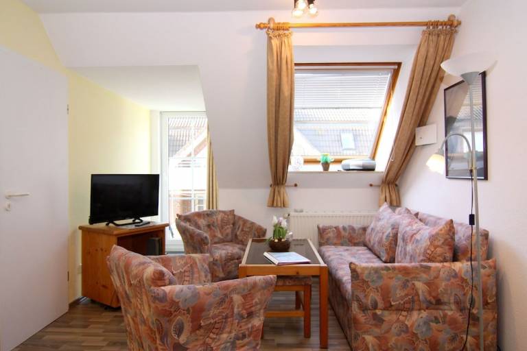 Rental apartment with patio, garden & pool — photo 3