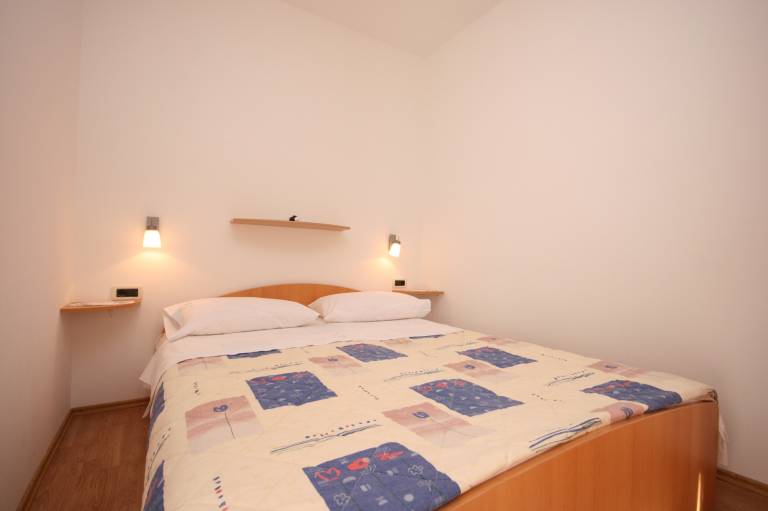 One bedroom apartment near beach Stara Novalja, Pag (A-6301-c) — photo 4