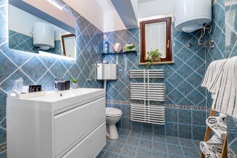 Lori Blue - Charming vacation for couples with a sea view — photo 2