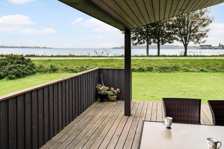 House with patio, BBQ & hot tub | Sea view — photo 2