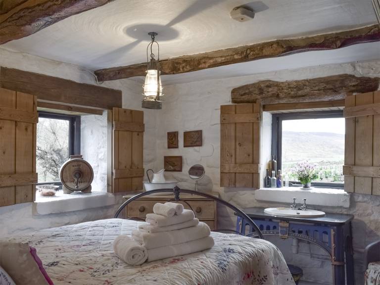 Cottage with pool in Scarborough