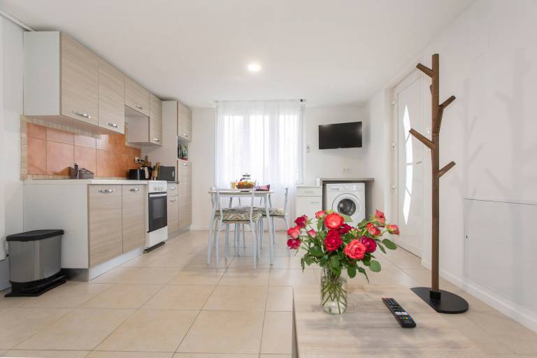 Apartment with garden & BBQ — photo 3