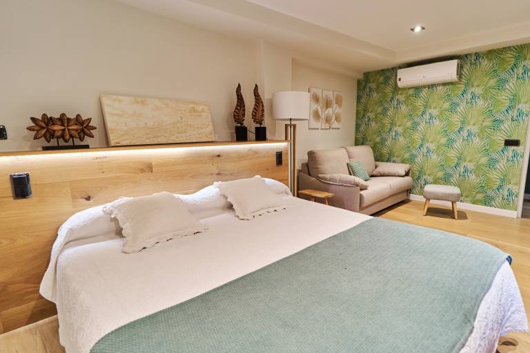 Room 'Doble Superior - Los Gigantes' with Shared Pool, Wi-Fi and Air Conditioning in Consuegra