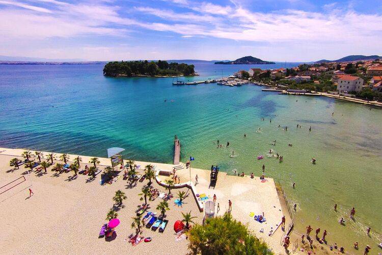 Children-friendly holiday apartment with yard & pool | Sea view | Dogs allowed — photo 4