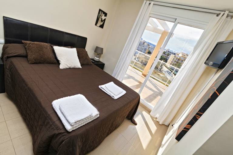 Holiday apartment with pool, yard & terrace — photo 5