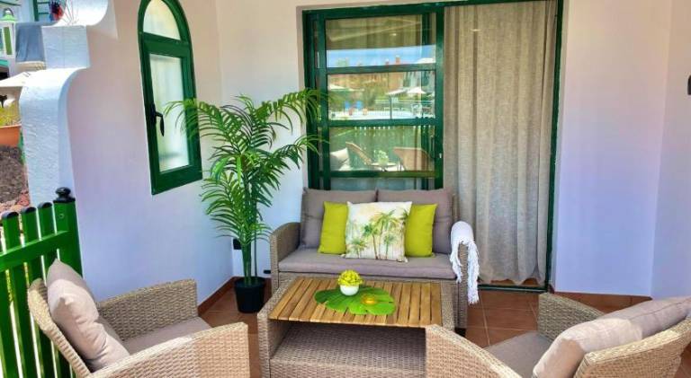 Rental apartment with patio & private pool — photo 4